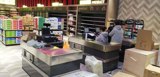 Morden Register Checkout Counter , ODM Supermarket Cashier Desk With Conveyor Belt